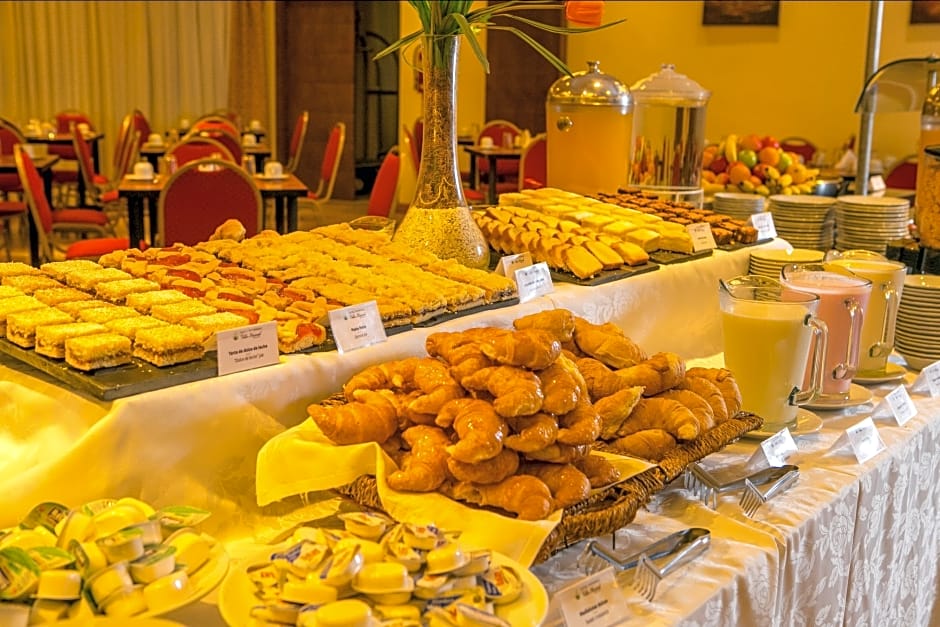 Huinid Pioneros Hotel