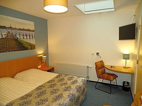 Standard Twin Room without Daylight