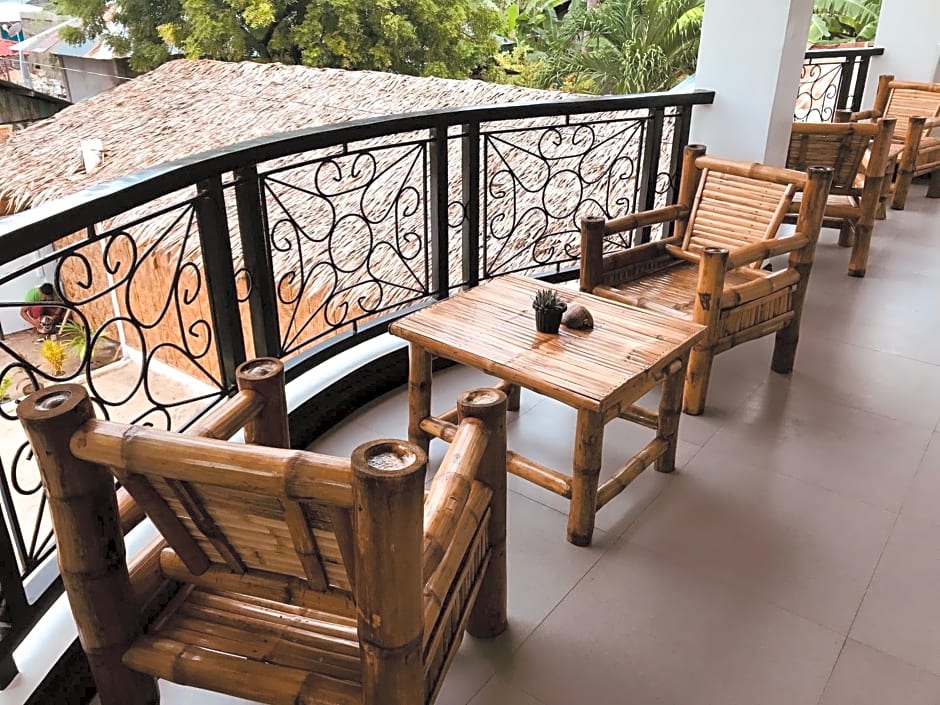 Everyday Sunday Hotel & Cafe