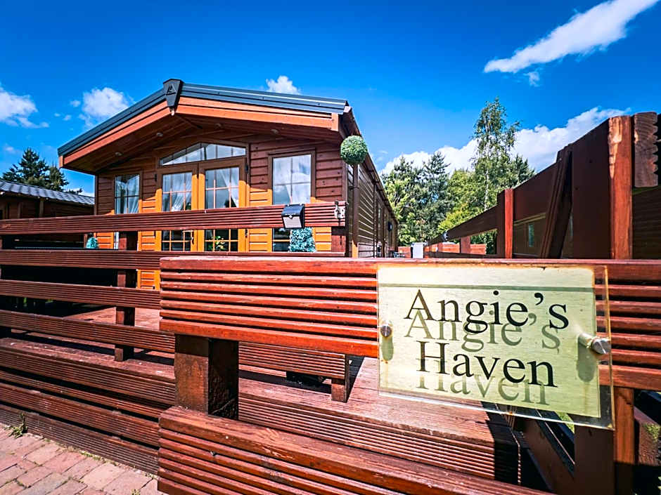 Angie's Haven, Superb 2 Bedroom Lodge with Hot Tub - Sleeps 6 - Felmoor Park
