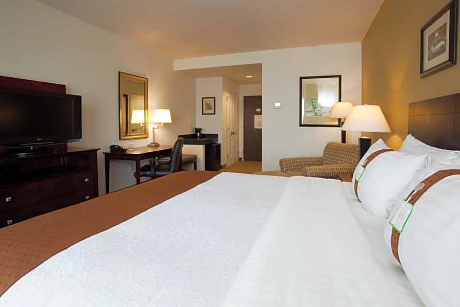 Holiday Inn Madison at The American Center by IHG