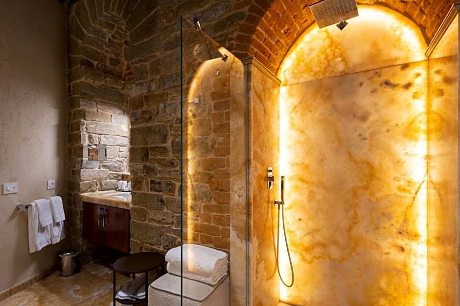 Donati Luxury Tower Suites