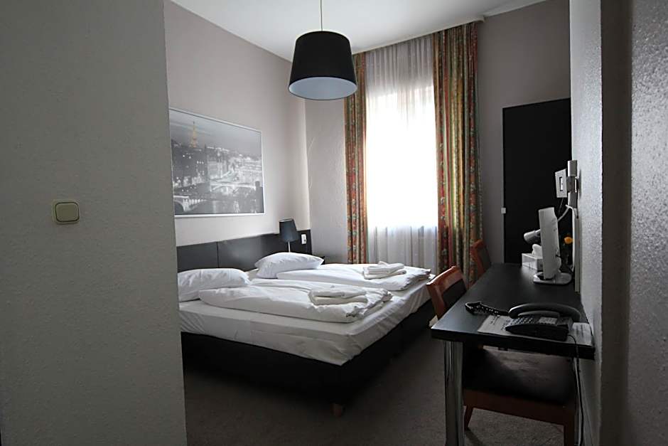 Carlton Hotel