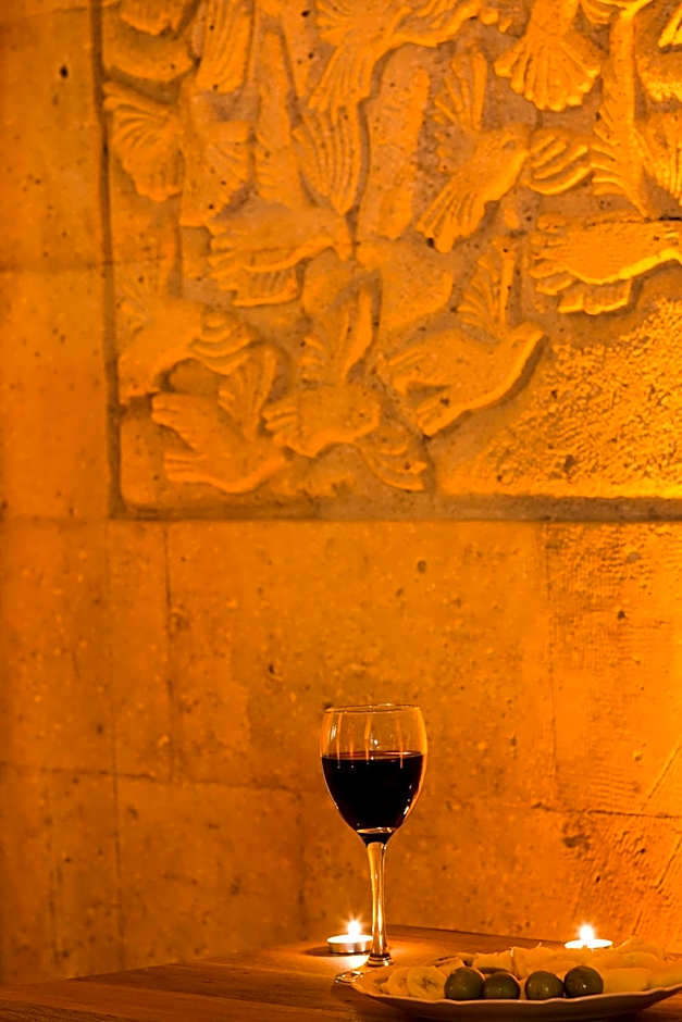 Caldera Cave Hotel