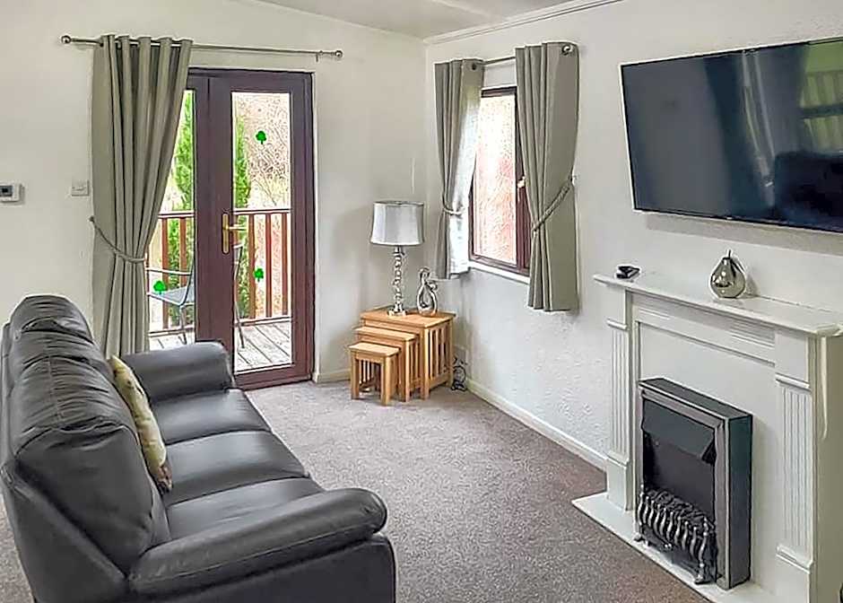 Paradise Lakeside Lodges
