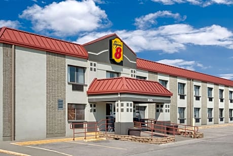 Super 8 by Wyndham Marshalltown