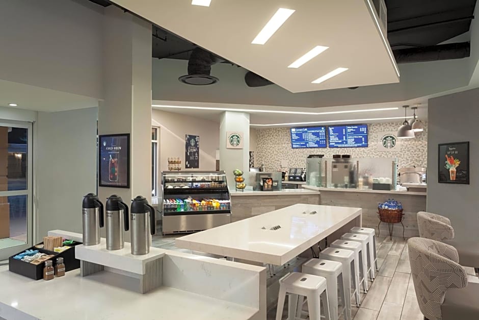 Fairfield Inn & Suites by Marriott Orlando Lake Buena Vista in the Marriott Village