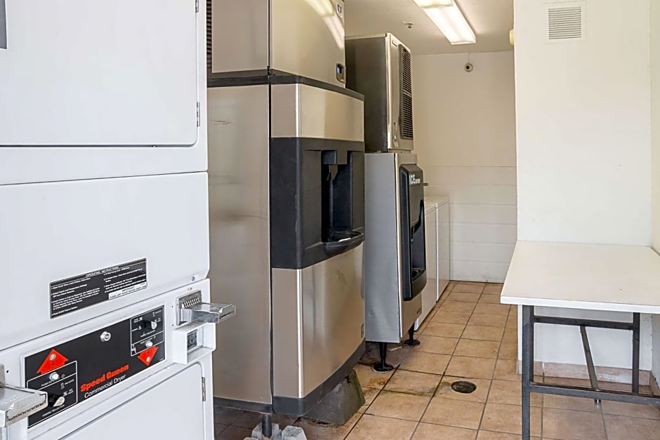 Motel 6-Grand Prairie, TX - Near Six Flags Drive