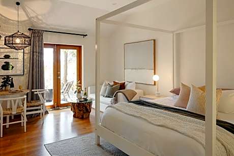 Deluxe King Suite