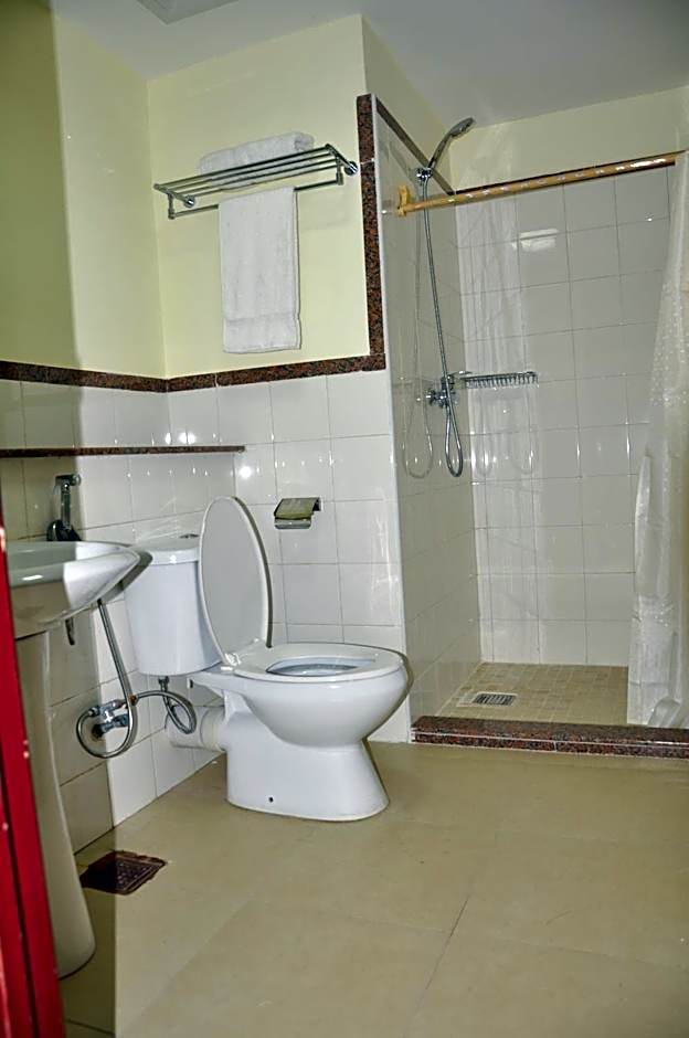 Luwa Evergreen Hotel