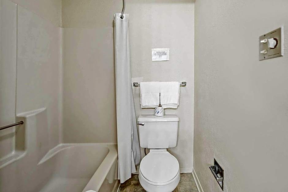 OYO Hotel Junction TX I-10