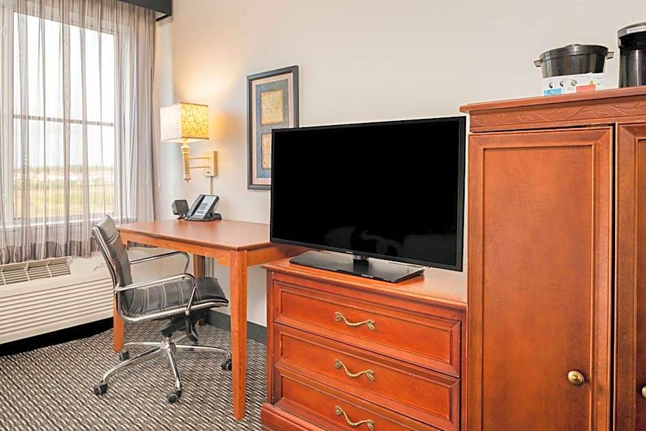 La Quinta Inn & Suites by Wyndham Naples East - I-75