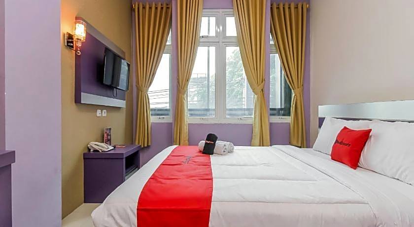 RedDoorz Plus near Stasiun Bekasi
