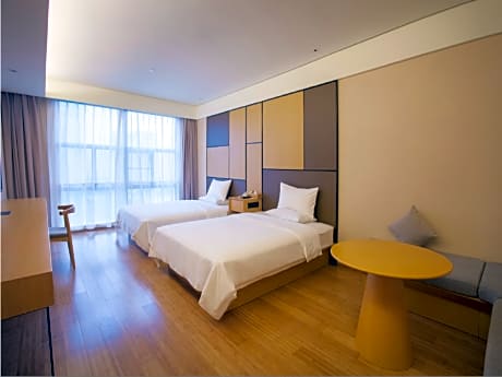 Huazhu - Family Room