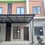 Colombus Residence Karawang Mitra RedDoorz