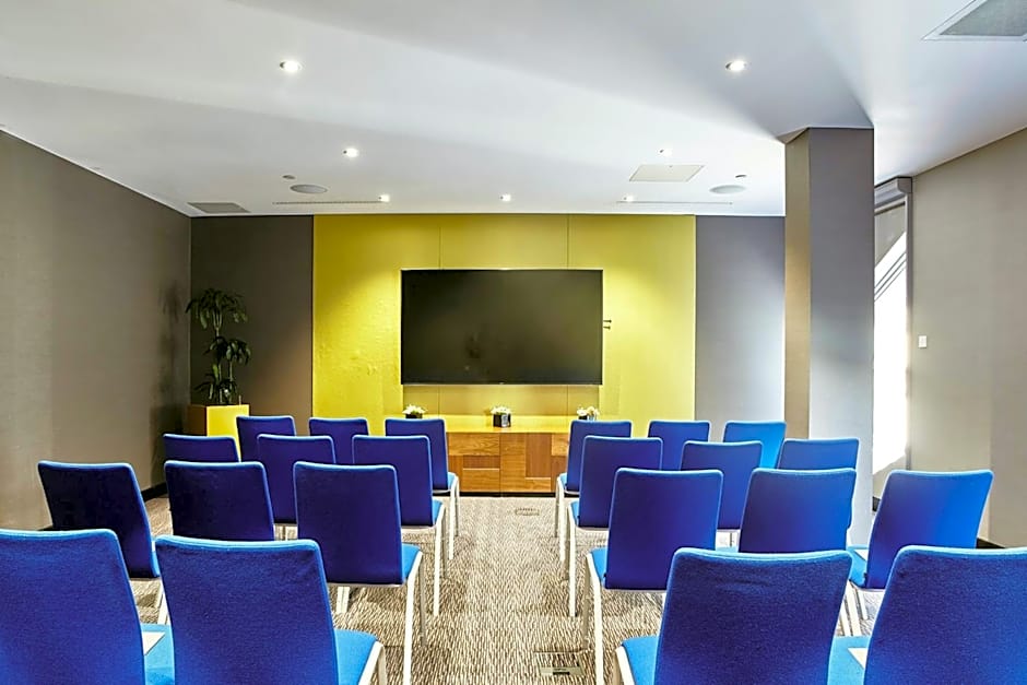 Montcalm East, Autograph Collection