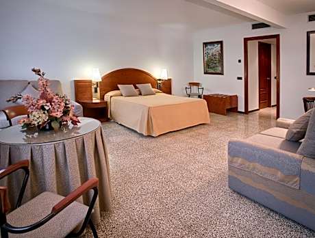 Classic Quadruple Room