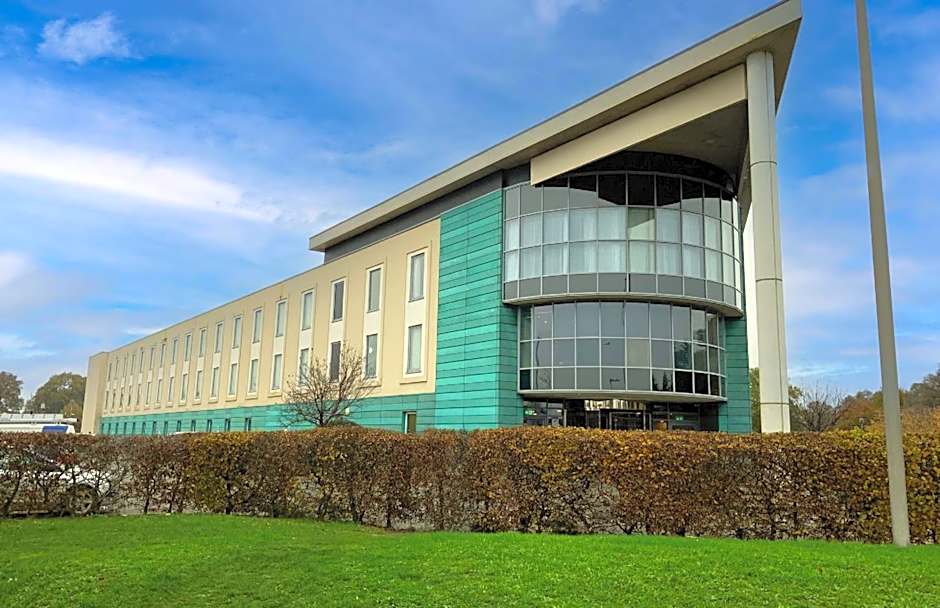 Holiday Inn London Luton North by IHG