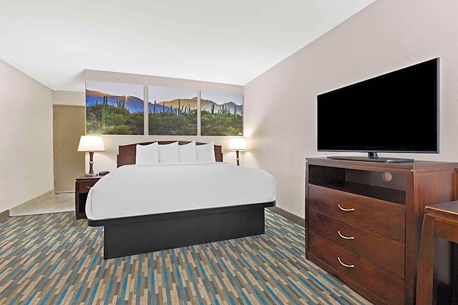 Days Inn & Suites by Wyndham Mesa Near Phoenix