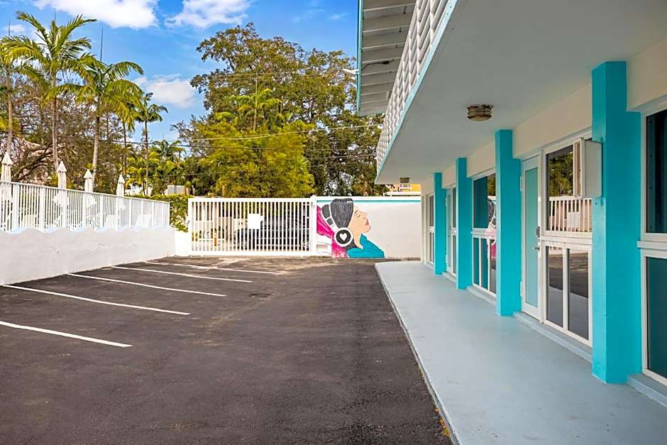 The New Yorker Miami Hotel