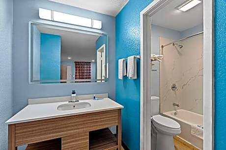 1 King Bed Nonsmoking