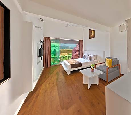 Courtyard Room