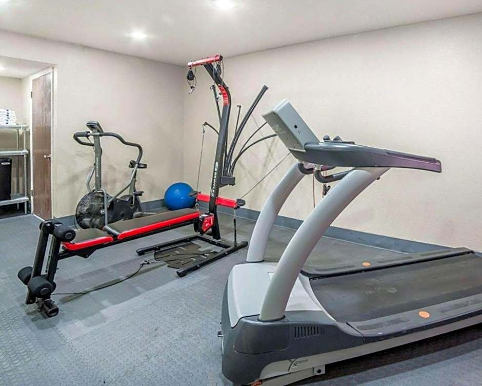 Rodeway Inn & Suites