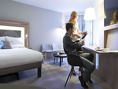 Executive Queen Room With Sofa Bed