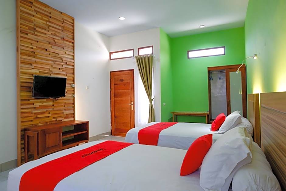 RedDoorz near Taman Makam Pahlawan Tatura