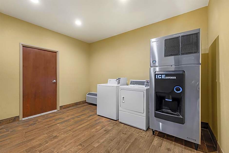 Best Western Plus Shamrock Inn & Suites