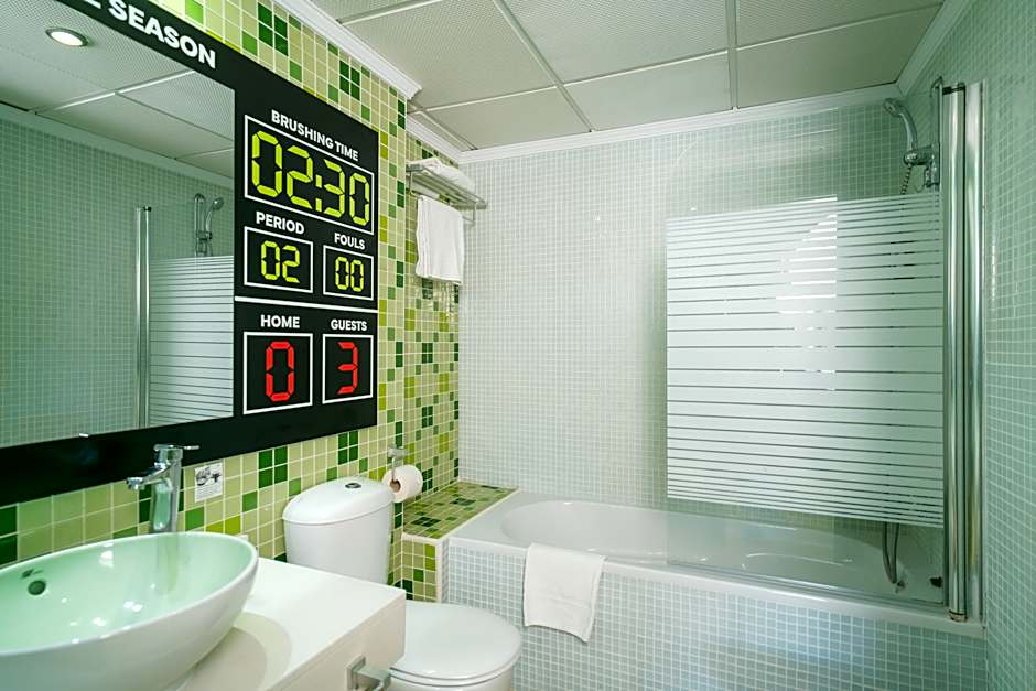 Photo 1 of 2 of Room F1 (Motor) (2 Ad)