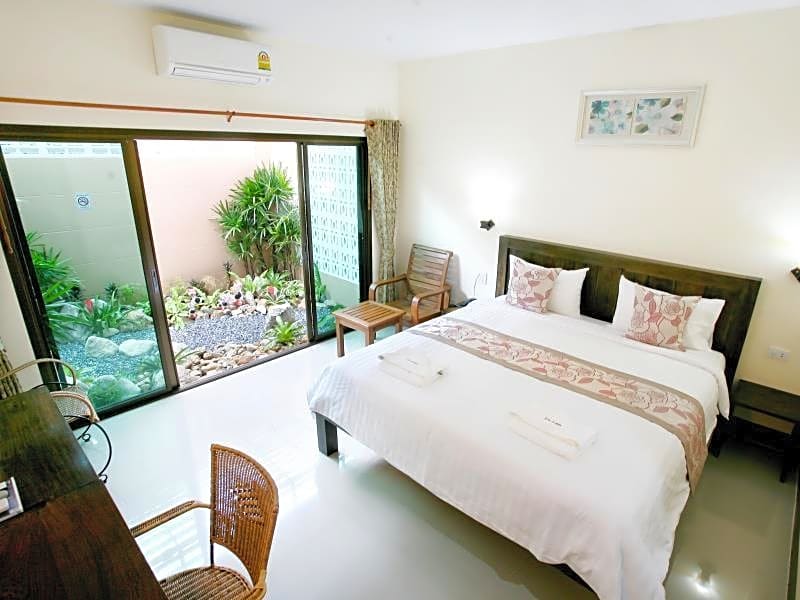 Baan Na Khon Hotel