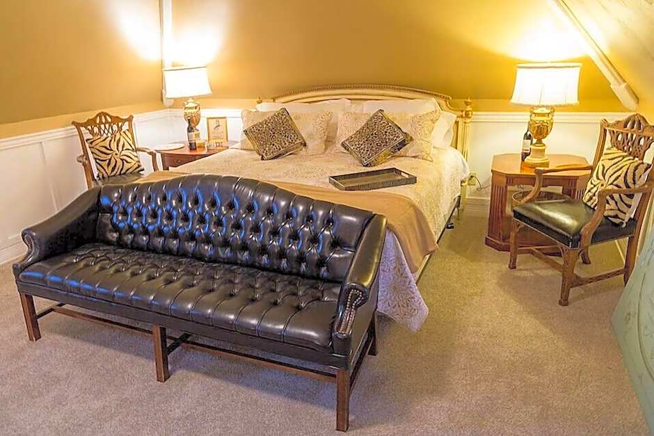Stay Fairfield - Fairfield Place and Fairfield Manor Bed & Breakfast