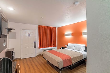 Queen Room - Disability Access - Non-Smoking