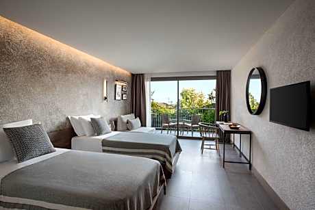 Premium Family Connection with Garden View