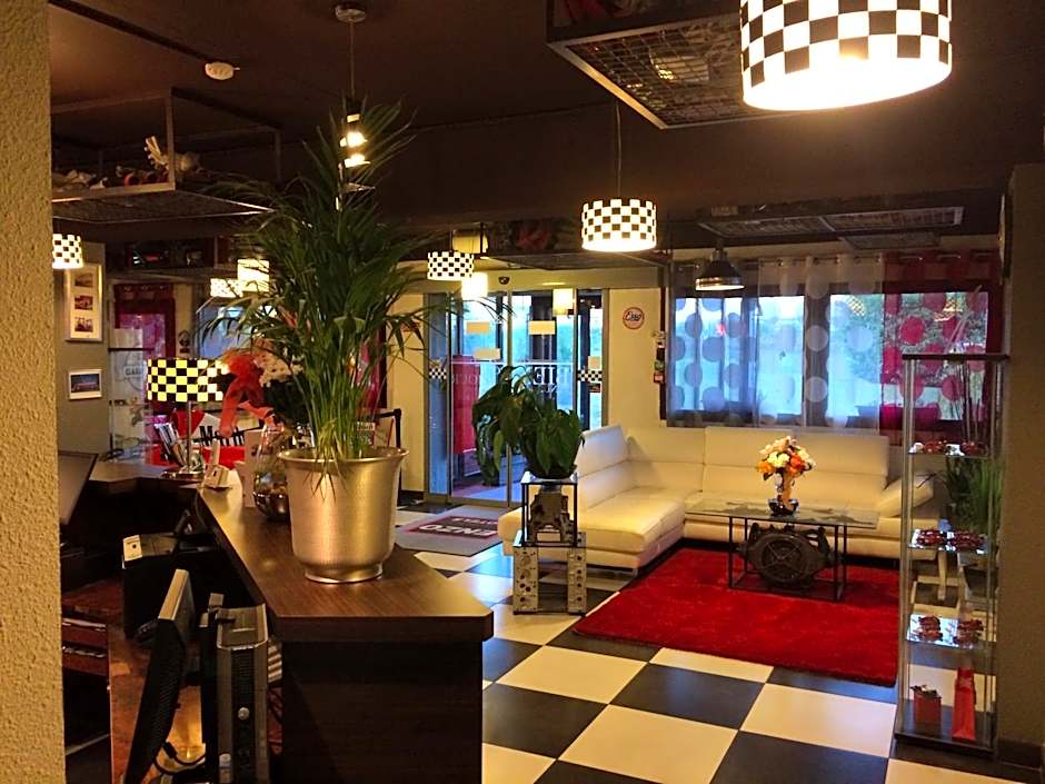 Kyriad Design Enzo Cannes Ecluse