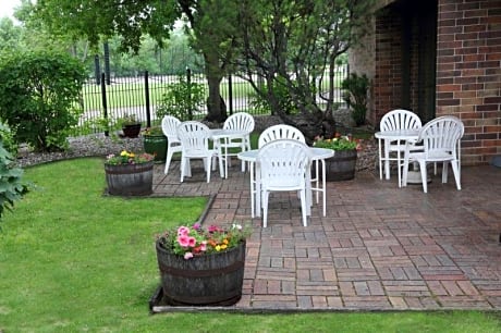 Red Roof Inn Townhouse Grand Forks Grand Forks Hotels Nd At Getaroom