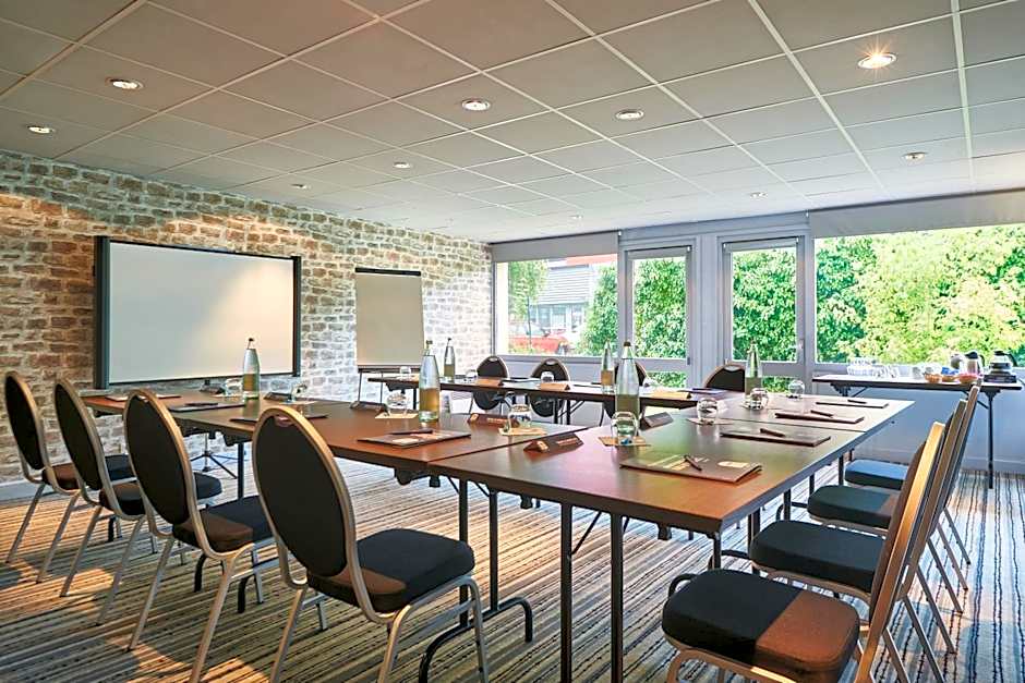 Kyriad Lille - Mons en Baroeul