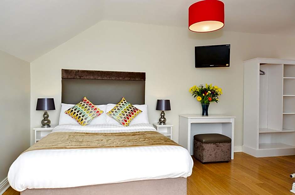 Photo 1 of 5 of Quadruple Room