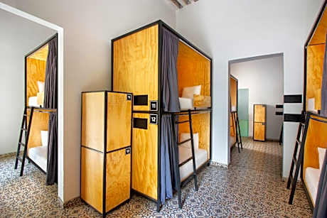 Bed in 10-Bed Mixed Dormitory Room