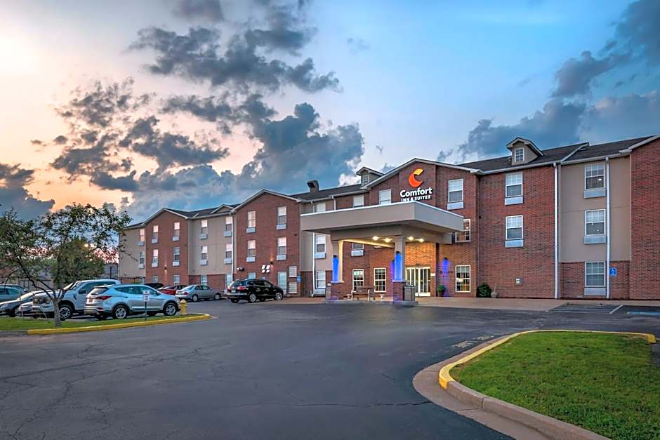 Comfort Inn & Suites Chesterfield - St. Louis
