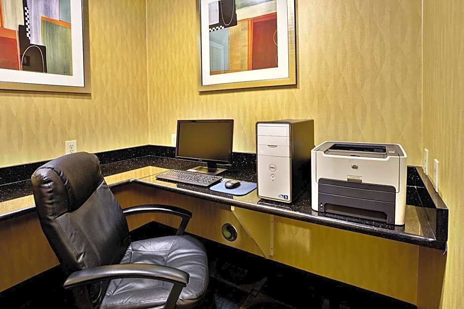 Holiday Inn Express Hotel & Suites Woodhaven By IHG
