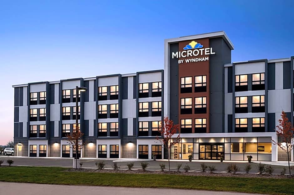 Microtel Inn & Suites by Wyndham Aurora
