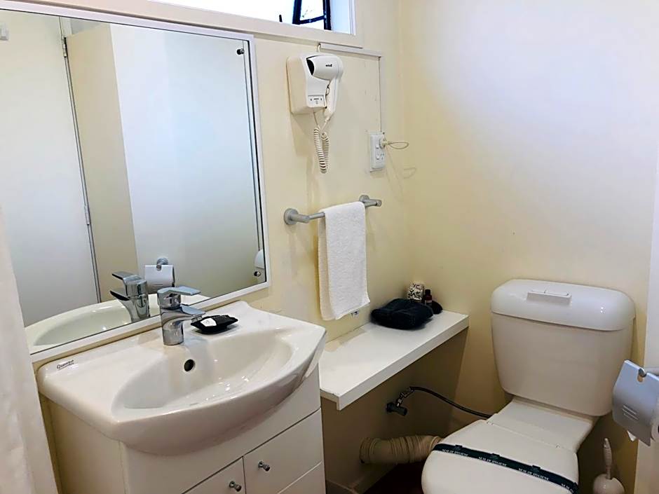 Tudor Court Motor Lodge