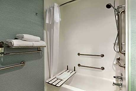 2 KING 2 BDRM 2 BATH STE MOBILITY ACCESS TUB