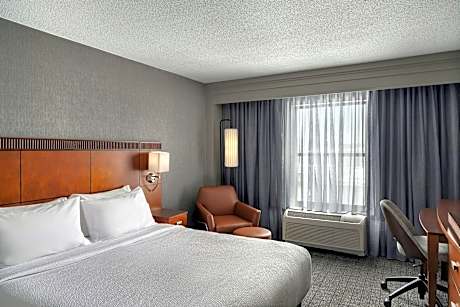King Room with Bathtub - Mobility Access/Hearing Accessible