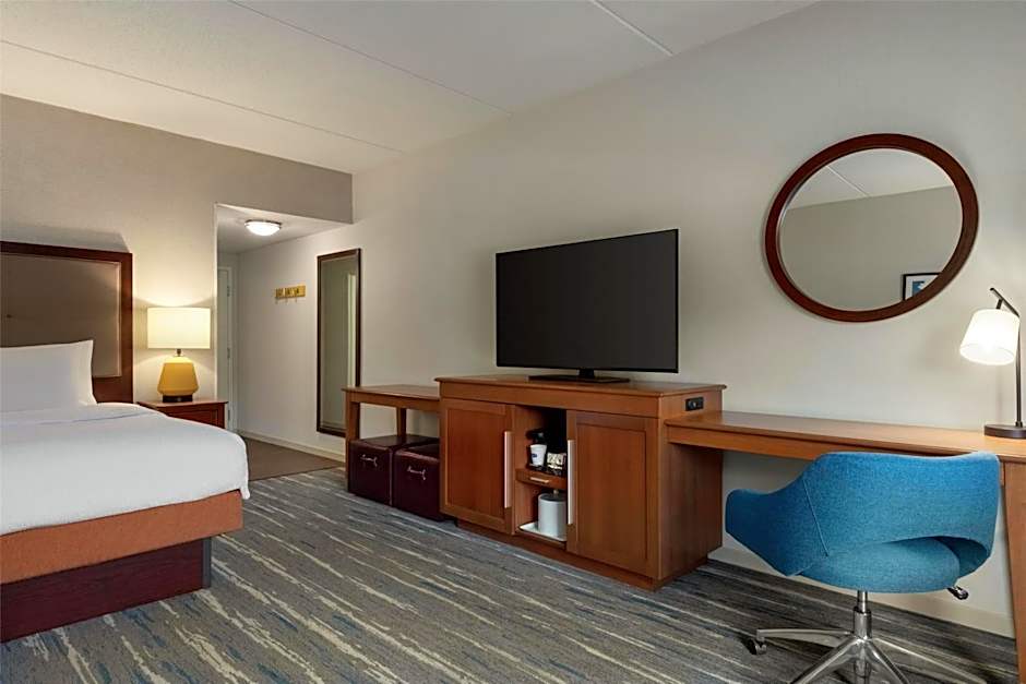 Hampton Inn By Hilton & Suites Pittsburgh/Harmarville