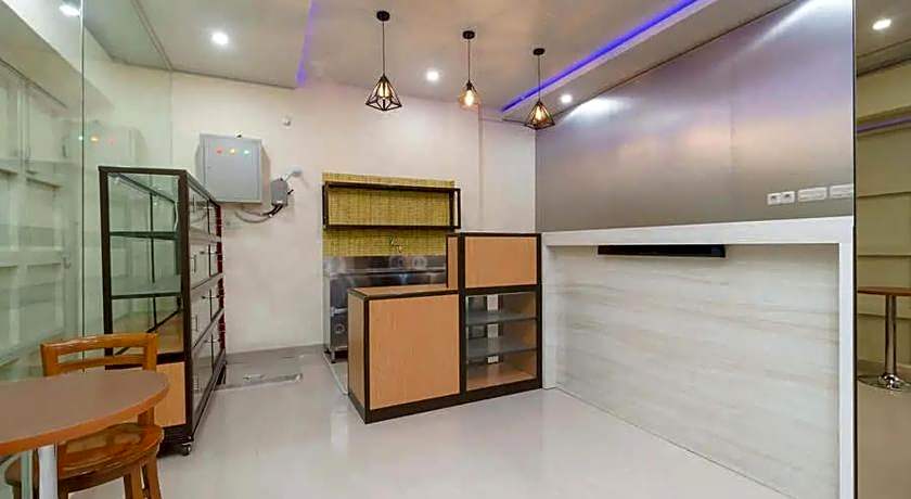 RedDoorz Plus near RS RK Charitas 2 Palembang