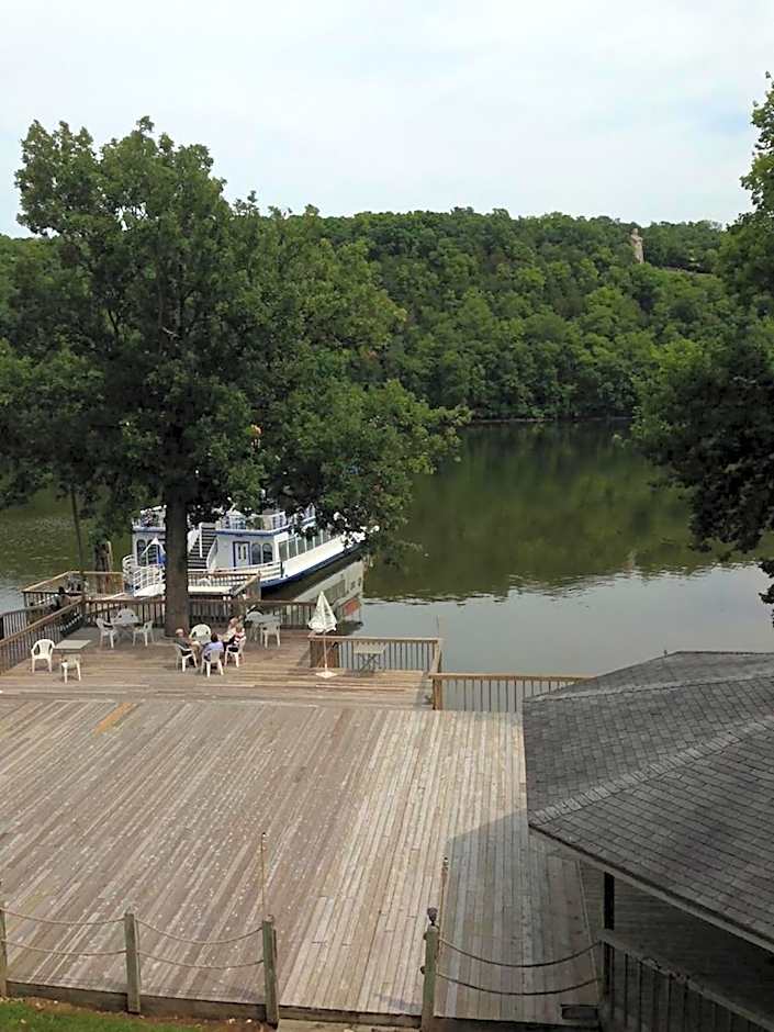 Paddle Wheel Inn