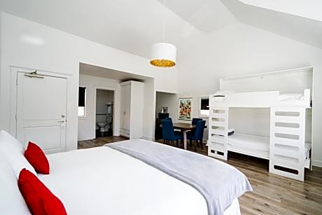King Room with Two Twin Beds